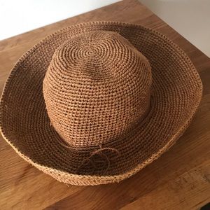 Raffia hat
